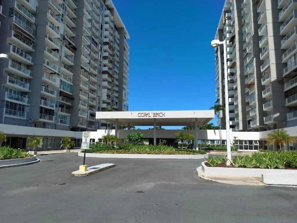 Апартаменты Isla Verde Beachfront With Pool- Near Foxwoods Сан-Хуан